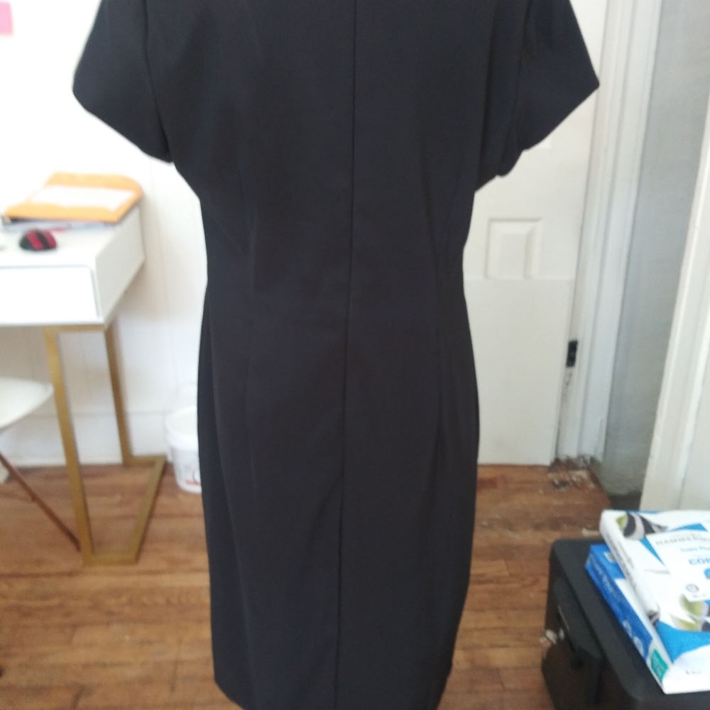 Dress - Picture 3 of 4